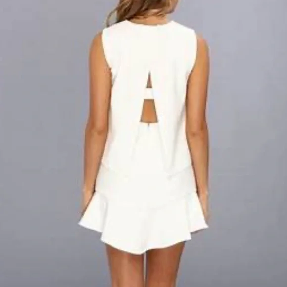 Tres Chic and Unique Vivian Dress NWOT - the back is gorgeous and flirtatious - Picture 3 of 17